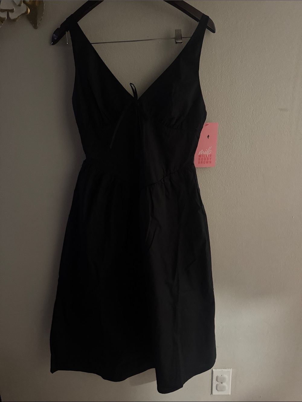 Sleeveless Black V-Neck Midi Dress